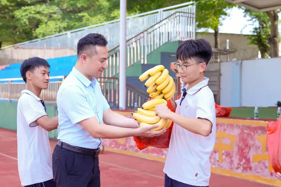 轻装上阵,笑迎中考——肇庆市长田学校九年级中考减压活动-第47张图片-四季读书网
