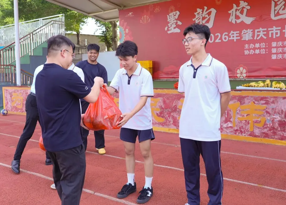 轻装上阵,笑迎中考——肇庆市长田学校九年级中考减压活动-第49张图片-四季读书网