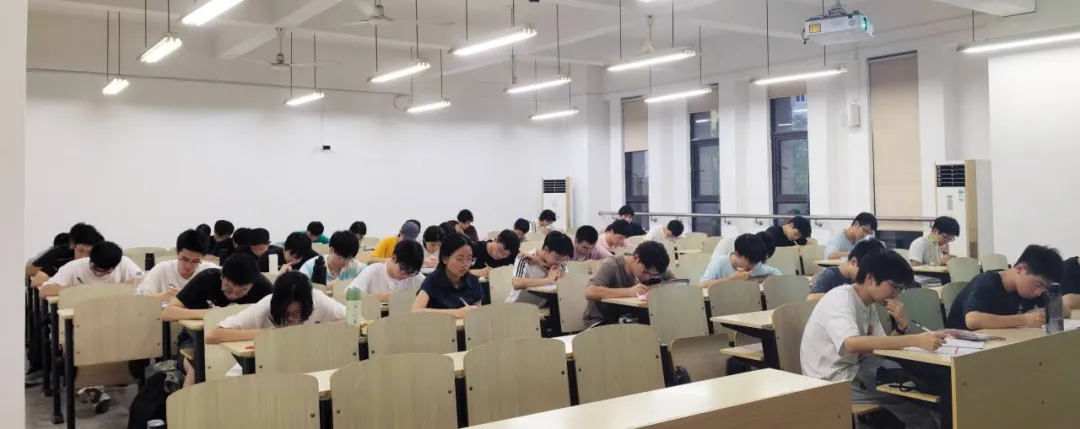 以练促学,冲刺六级|我院英语六级全真模拟考试圆满落幕-第5张图片-四季读书网