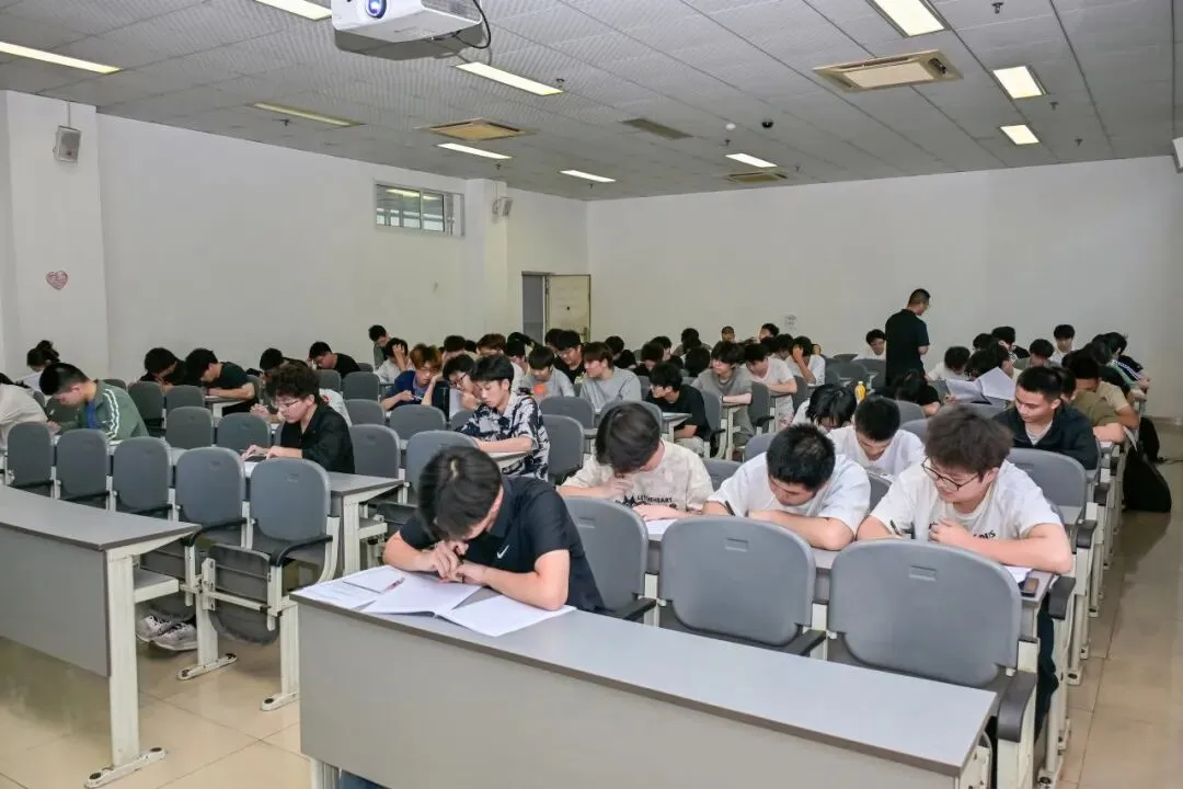 以考促学,以练备战|安工学院四六级模拟考试回顾-第9张图片-四季读书网 以考促学,以练备战|安工学院四六级模拟考试回顾-第9张图片-四季读书网