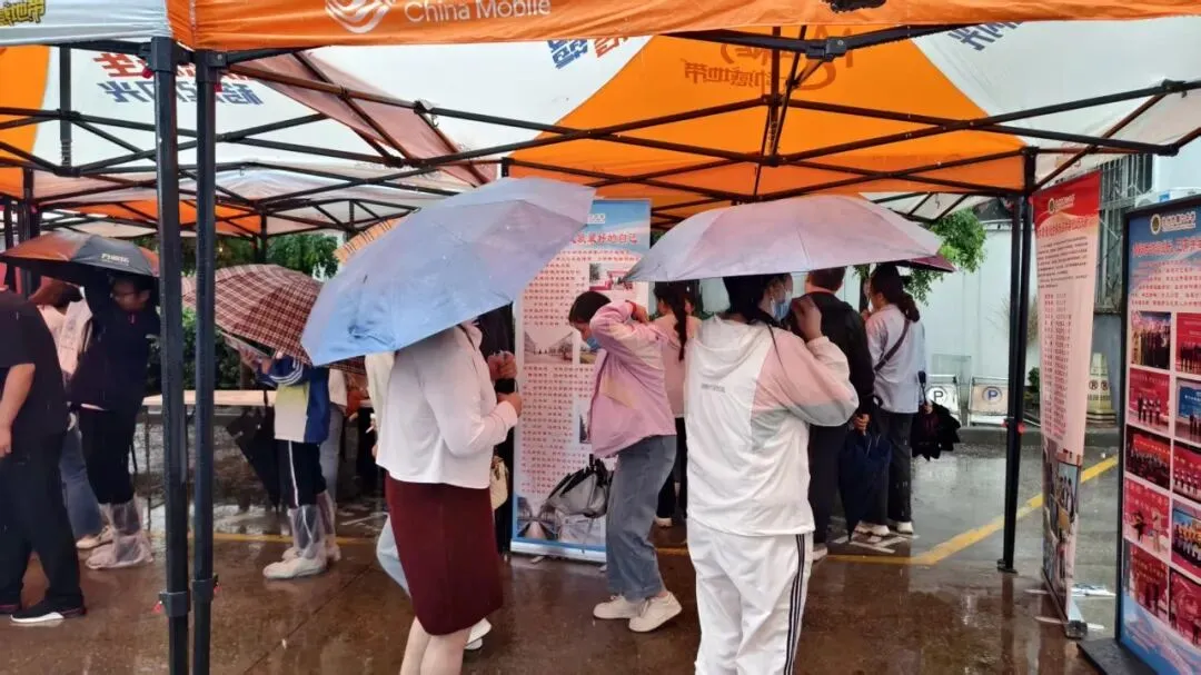 沧州市中考升学服务咨询会今日举行-第14张图片-四季读书网