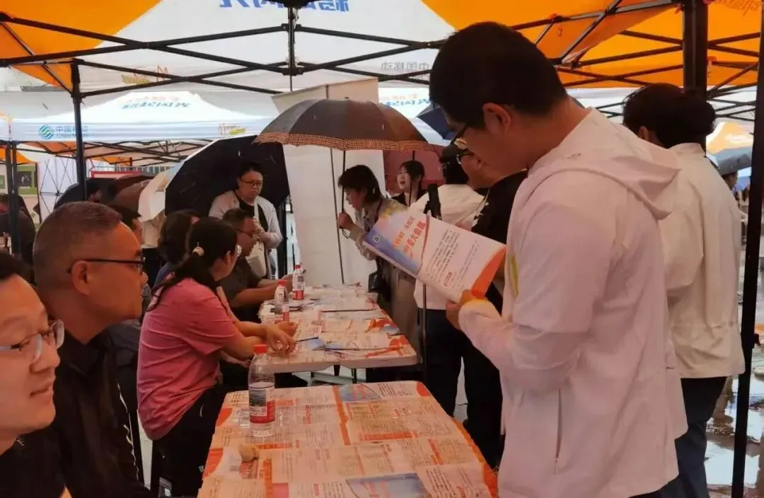 沧州市中考升学服务咨询会今日举行-第15张图片-四季读书网