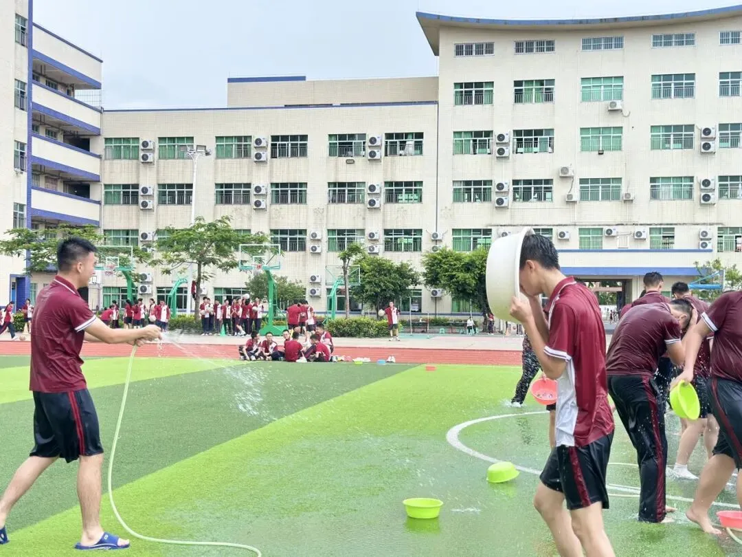 解压冲中考,师生打成一团超有爱-第22张图片-四季读书网 解压冲中考,师生打成一团超有爱-第22张图片-四季读书网