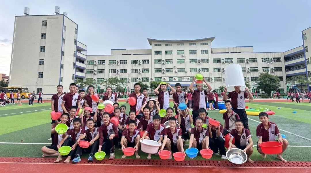 解压冲中考,师生打成一团超有爱-第27张图片-四季读书网 解压冲中考,师生打成一团超有爱-第27张图片-四季读书网