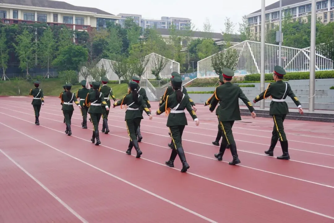 燃青春热血,赴中考新程——资阳育才学校初中部举行中考冲刺主题升旗仪式-第16张图片-四季读书网