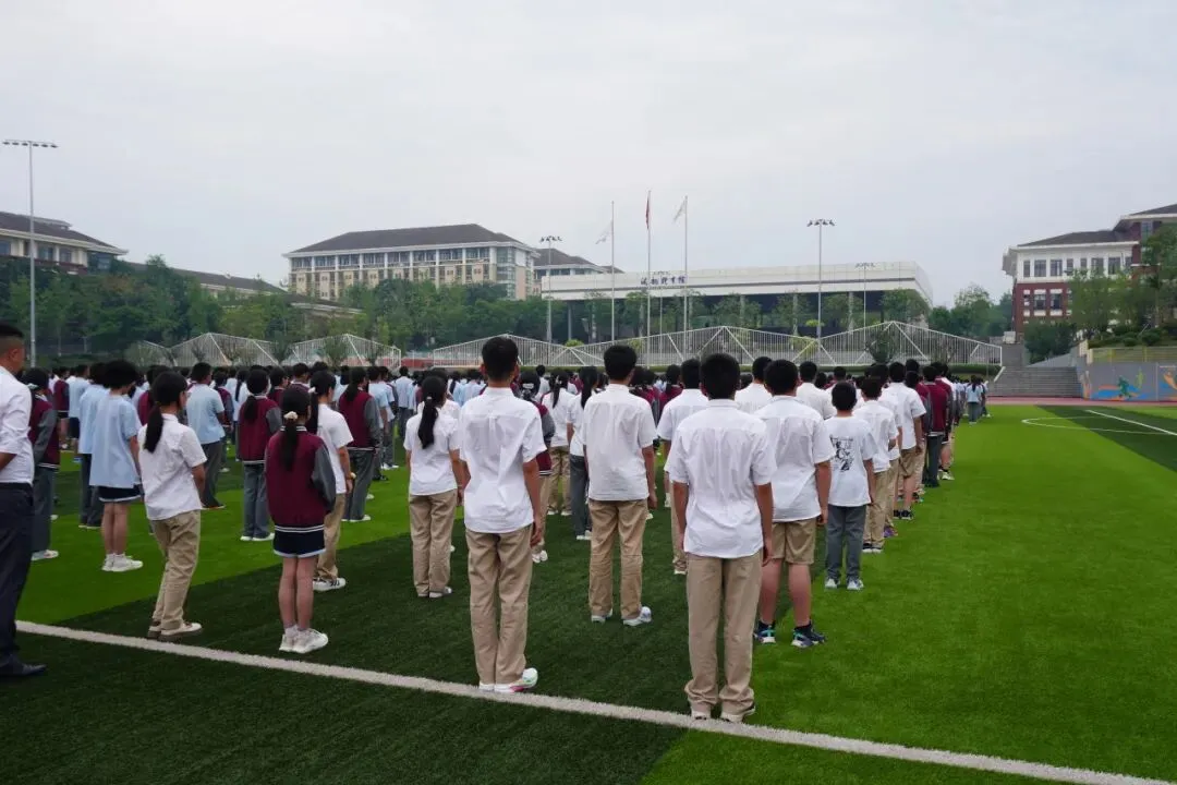 燃青春热血,赴中考新程——资阳育才学校初中部举行中考冲刺主题升旗仪式-第23张图片-四季读书网