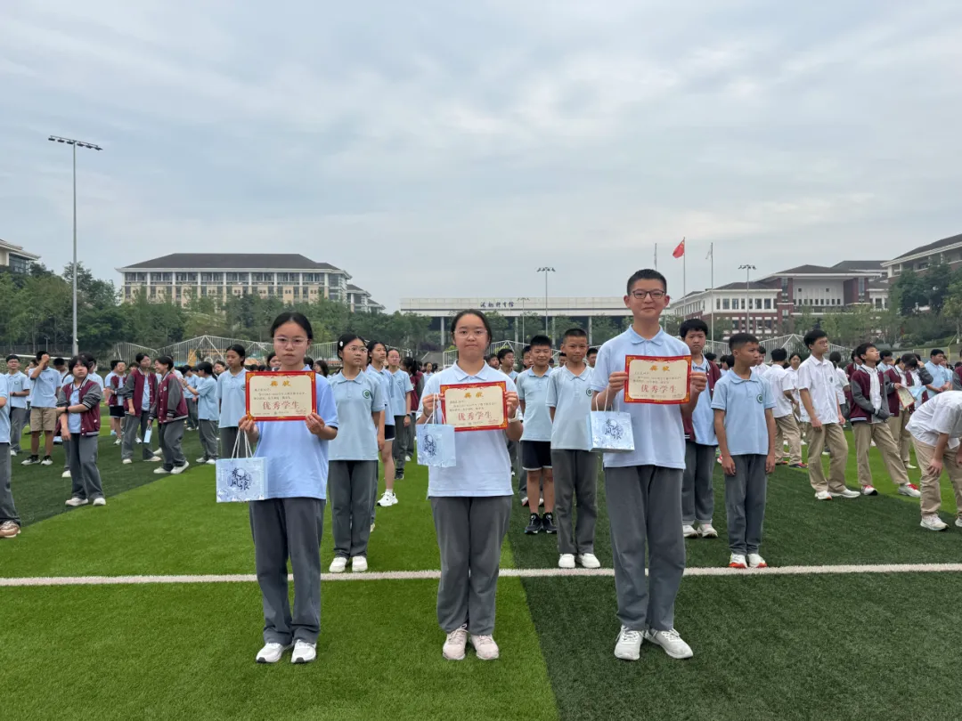燃青春热血,赴中考新程——资阳育才学校初中部举行中考冲刺主题升旗仪式-第35张图片-四季读书网