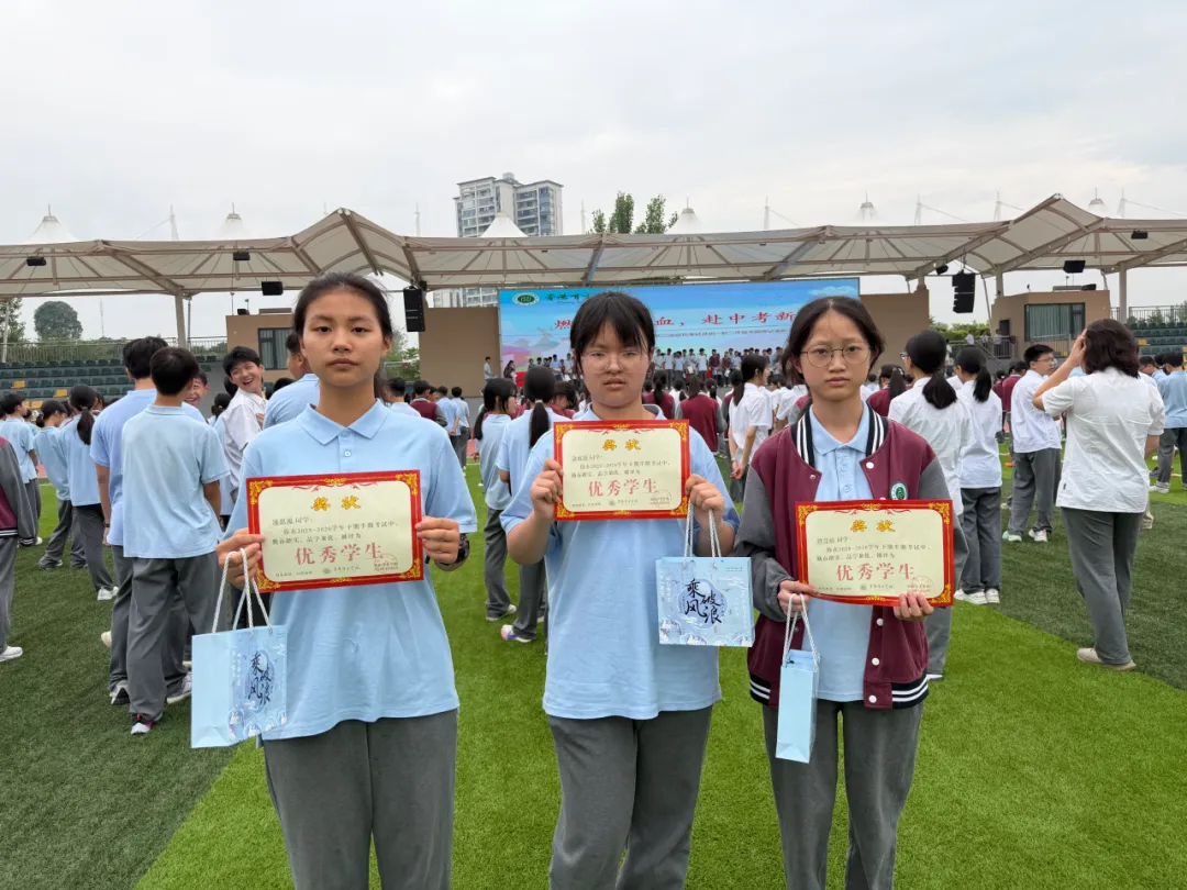 燃青春热血,赴中考新程——资阳育才学校初中部举行中考冲刺主题升旗仪式-第42张图片-四季读书网