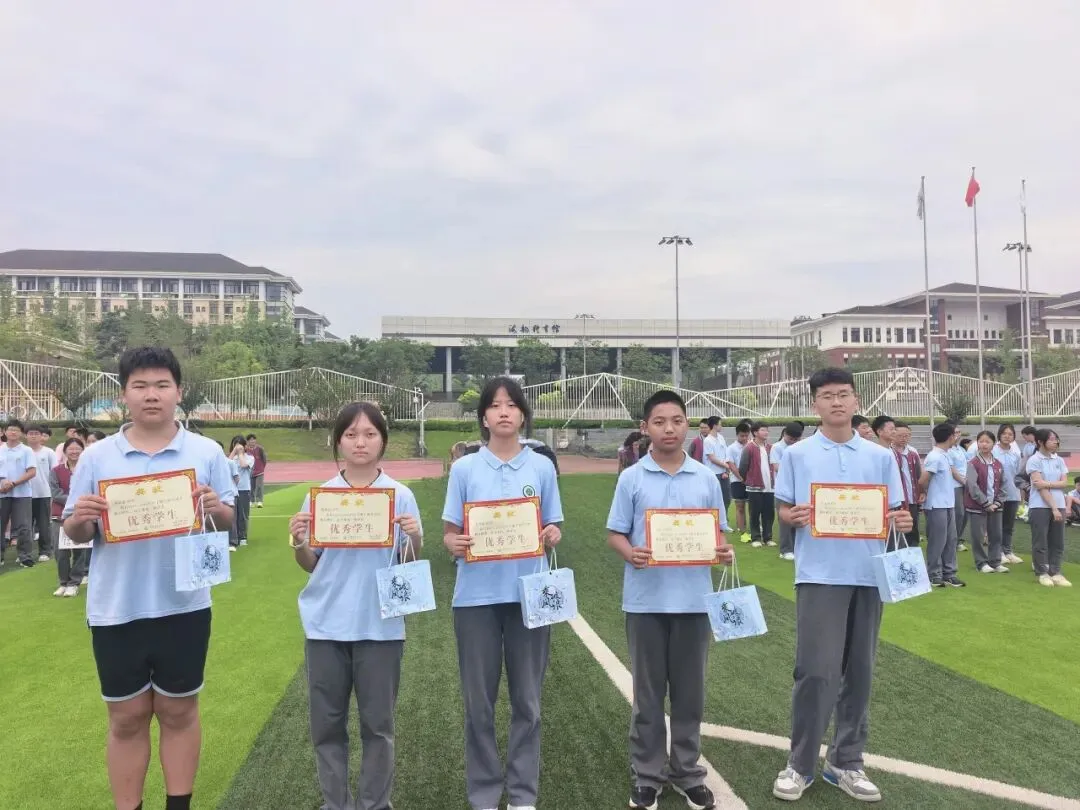 燃青春热血,赴中考新程——资阳育才学校初中部举行中考冲刺主题升旗仪式-第49张图片-四季读书网