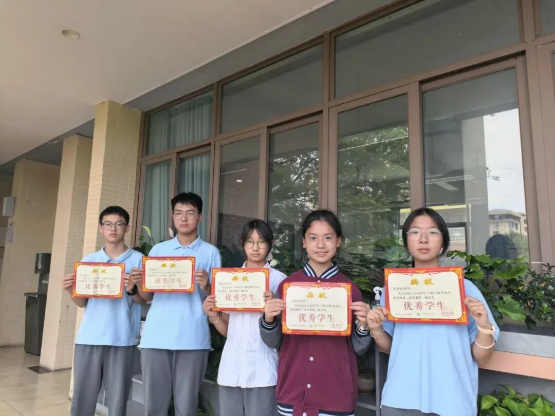燃青春热血,赴中考新程——资阳育才学校初中部举行中考冲刺主题升旗仪式-第54张图片-四季读书网