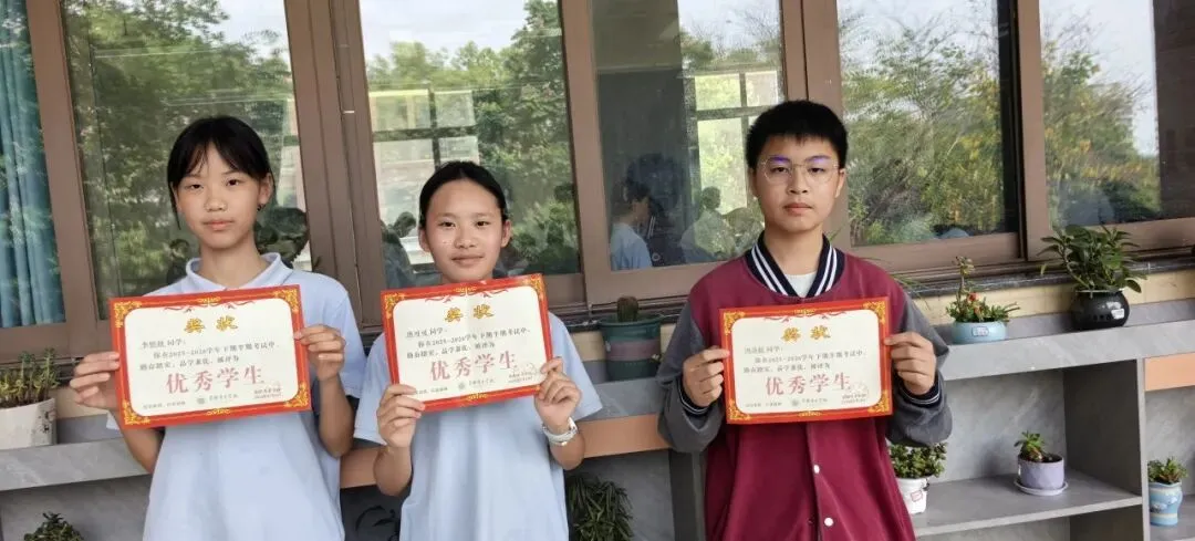 燃青春热血,赴中考新程——资阳育才学校初中部举行中考冲刺主题升旗仪式-第58张图片-四季读书网