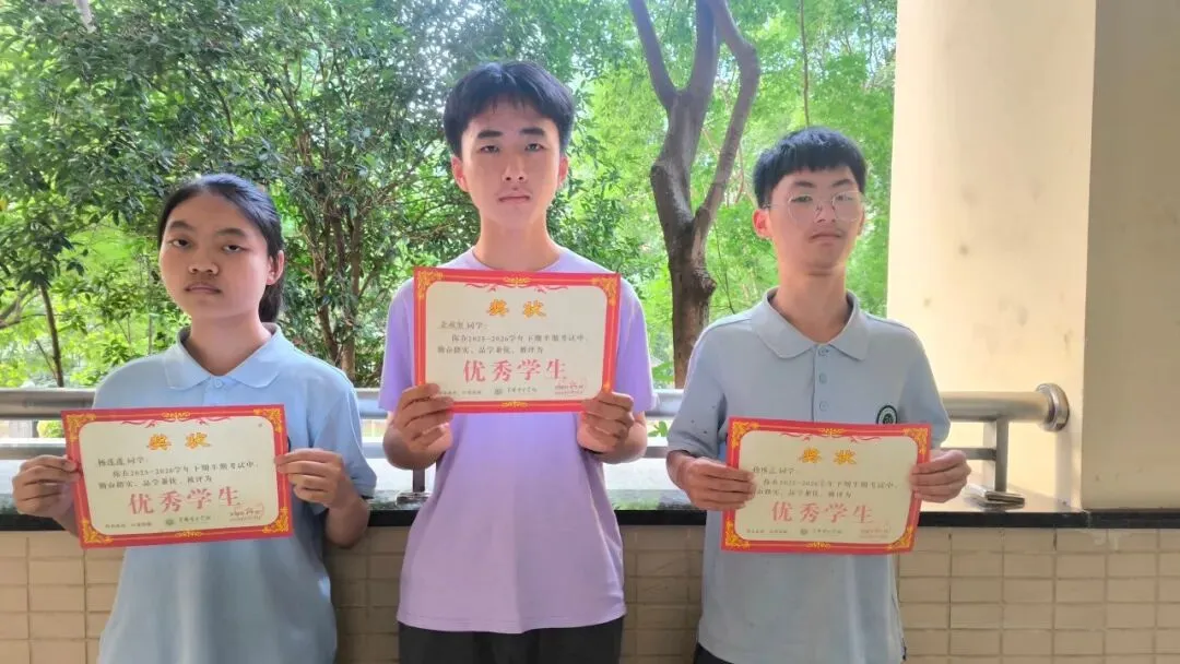燃青春热血,赴中考新程——资阳育才学校初中部举行中考冲刺主题升旗仪式-第60张图片-四季读书网