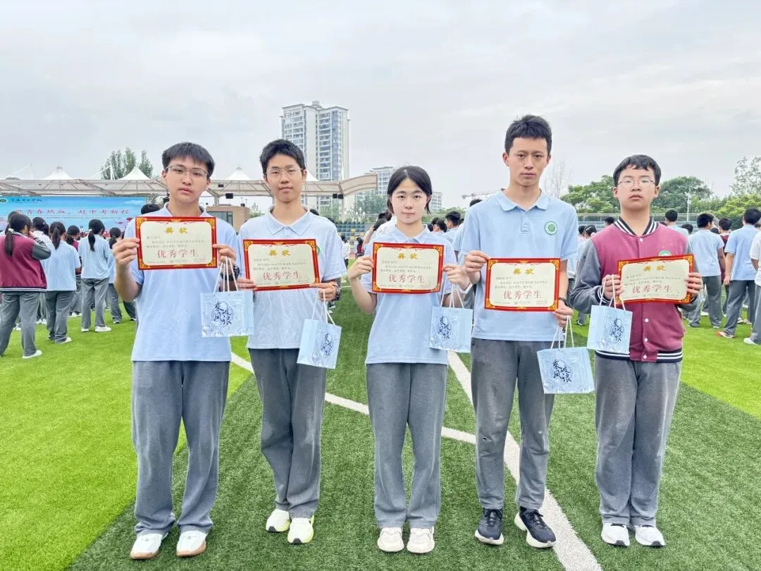 燃青春热血,赴中考新程——资阳育才学校初中部举行中考冲刺主题升旗仪式-第64张图片-四季读书网