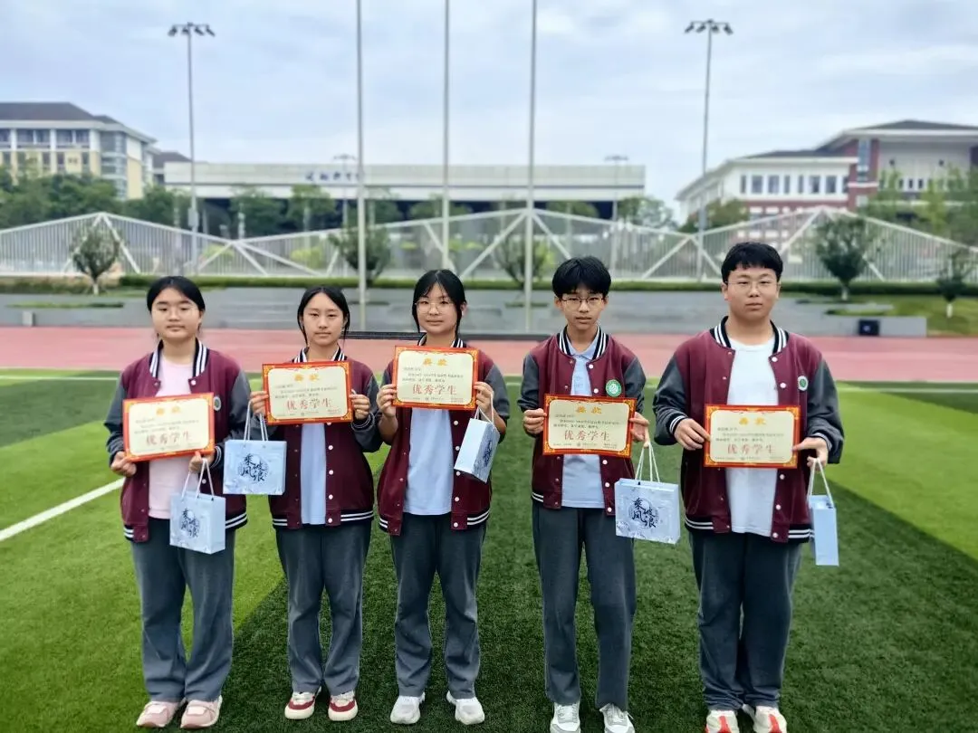燃青春热血,赴中考新程——资阳育才学校初中部举行中考冲刺主题升旗仪式-第73张图片-四季读书网