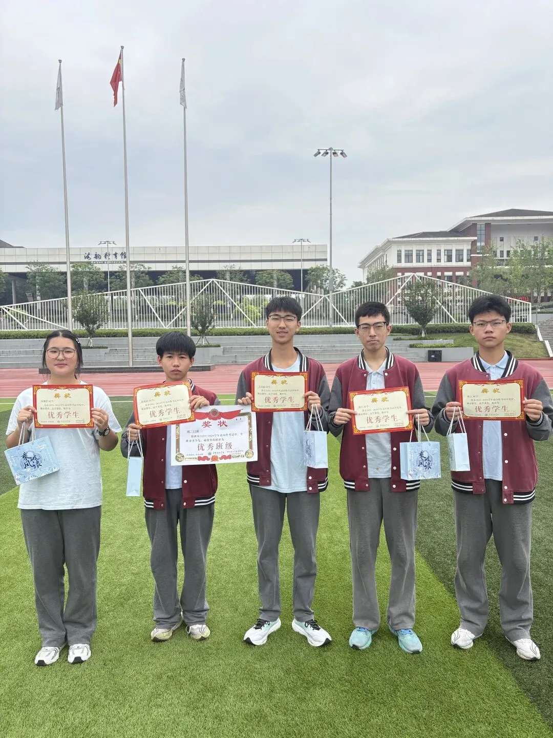 燃青春热血,赴中考新程——资阳育才学校初中部举行中考冲刺主题升旗仪式-第74张图片-四季读书网