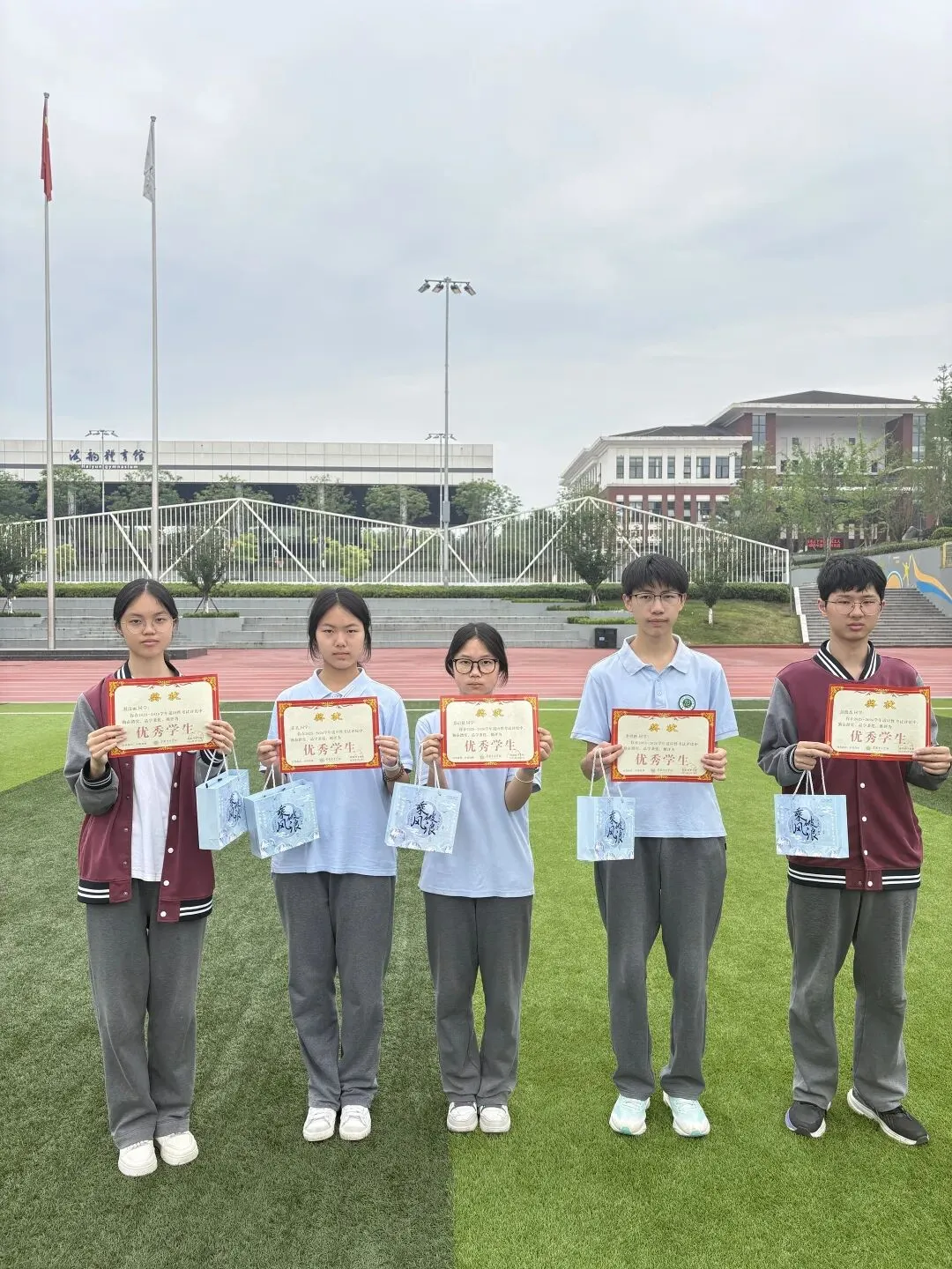 燃青春热血,赴中考新程——资阳育才学校初中部举行中考冲刺主题升旗仪式-第75张图片-四季读书网