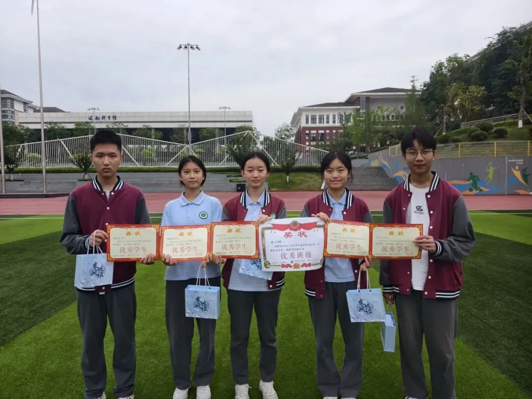 燃青春热血,赴中考新程——资阳育才学校初中部举行中考冲刺主题升旗仪式-第77张图片-四季读书网