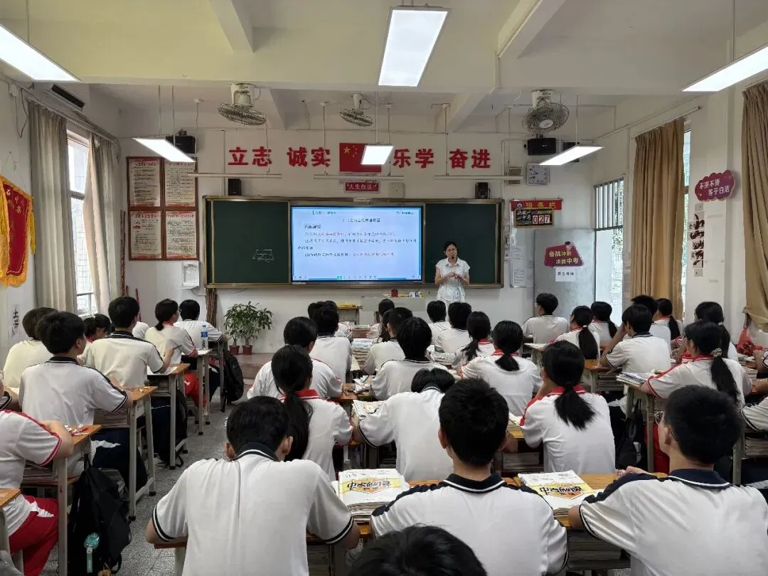 教研下沉入校 精研备战中考||县教师发展中心到石坝中学指导教研活动-第2张图片-四季读书网 教研下沉入校 精研备战中考||县教师发展中心到石坝中学指导教研活动-第2张图片-四季读书网