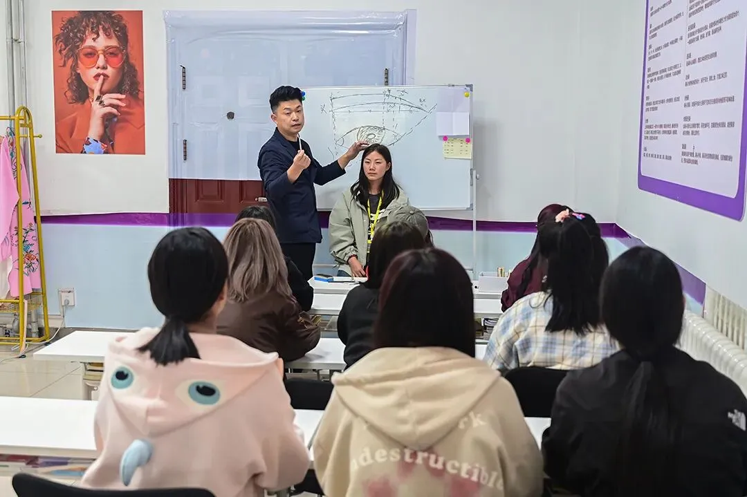 中考只能考200-300分?别急!青海新东方最后10多个免试特招班名额,不看分数,提前锁定热门技术-第16张图片-四季读书网