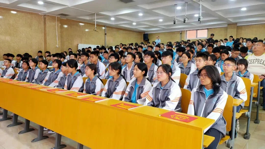 中考“心”赋能,冲刺正当时 | 南校初中2026届中考考前心理赋能活动纪实-第14张图片-四季读书网 中考“心”赋能,冲刺正当时 | 南校初中2026届中考考前心理赋能活动纪实-第14张图片-四季读书网