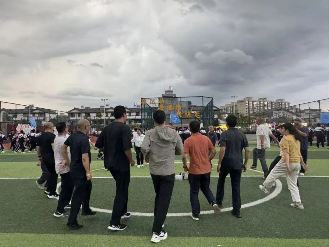 共化同心圆,从容迎中考——牟定县茅阳初级中学开展九年级考前减压系列活动-第5张图片-四季读书网 共化同心圆,从容迎中考——牟定县茅阳初级中学开展九年级考前减压系列活动-第5张图片-四季读书网