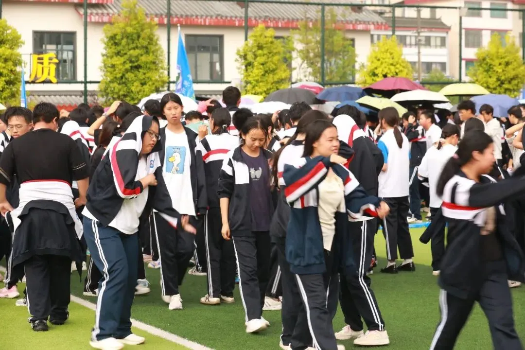 共化同心圆,从容迎中考——牟定县茅阳初级中学开展九年级考前减压系列活动-第10张图片-四季读书网 共化同心圆,从容迎中考——牟定县茅阳初级中学开展九年级考前减压系列活动-第10张图片-四季读书网