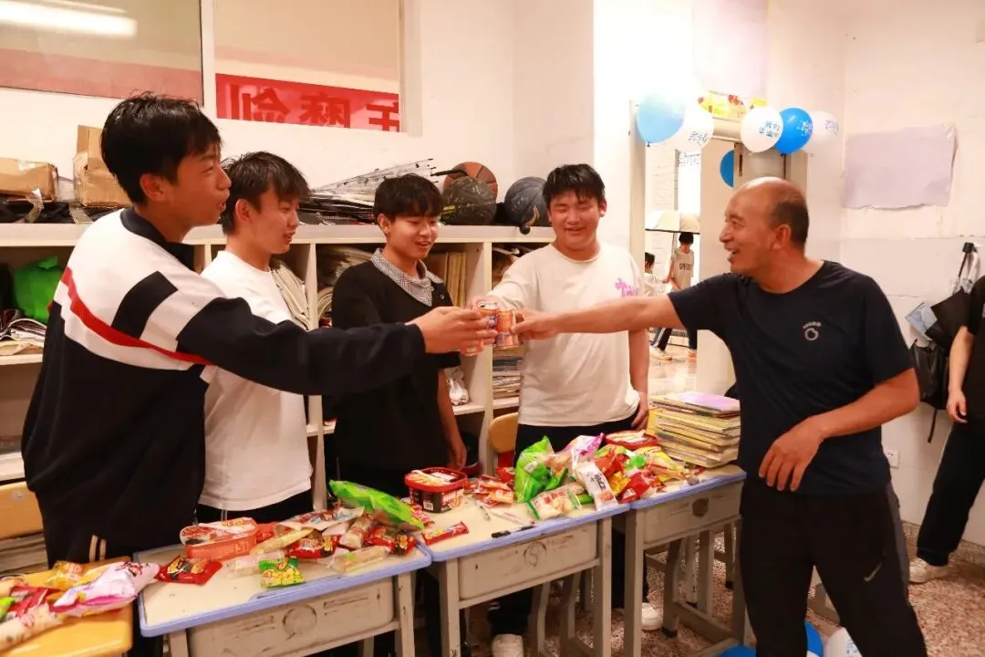 共化同心圆,从容迎中考——牟定县茅阳初级中学开展九年级考前减压系列活动-第12张图片-四季读书网 共化同心圆,从容迎中考——牟定县茅阳初级中学开展九年级考前减压系列活动-第12张图片-四季读书网