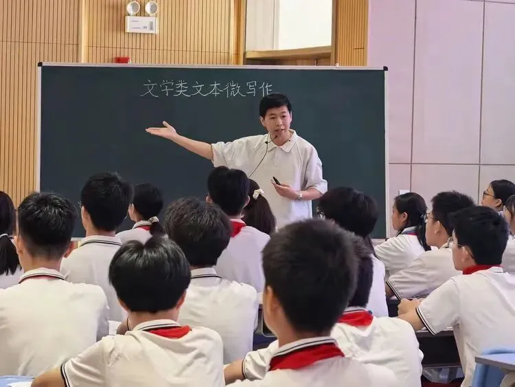 精准研析战二轮 笃行实干向中考——鼎湖区2026年中考语文第二次备考经验交流活动暨肇庆市陈雪芬名师工作室培训-第4张图片-四季读书网