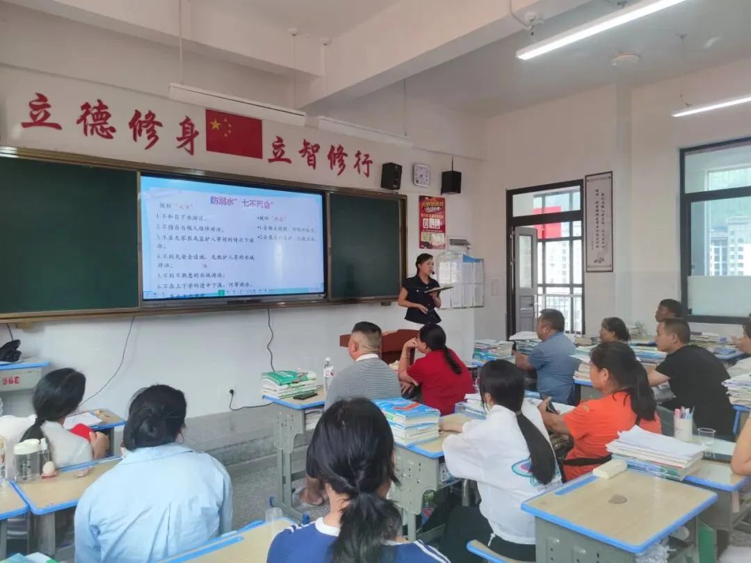 冲刺中考,家校协同育人——剑河县第五中学召开九年级中考冲刺家长会-第18张图片-四季读书网 冲刺中考,家校协同育人——剑河县第五中学召开九年级中考冲刺家长会-第18张图片-四季读书网