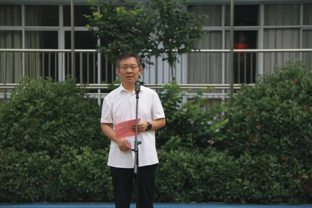临沂第十一中学举行“旗展少年志 护航中考路”主题升旗仪式-第15张图片-四季读书网