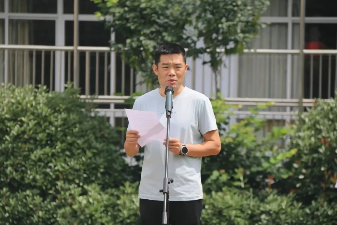 临沂第十一中学举行“旗展少年志 护航中考路”主题升旗仪式-第16张图片-四季读书网