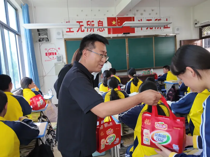 河西乡:暖心护航中考 用心用情守护学子追梦路-第8张图片-四季读书网 河西乡:暖心护航中考 用心用情守护学子追梦路-第8张图片-四季读书网
