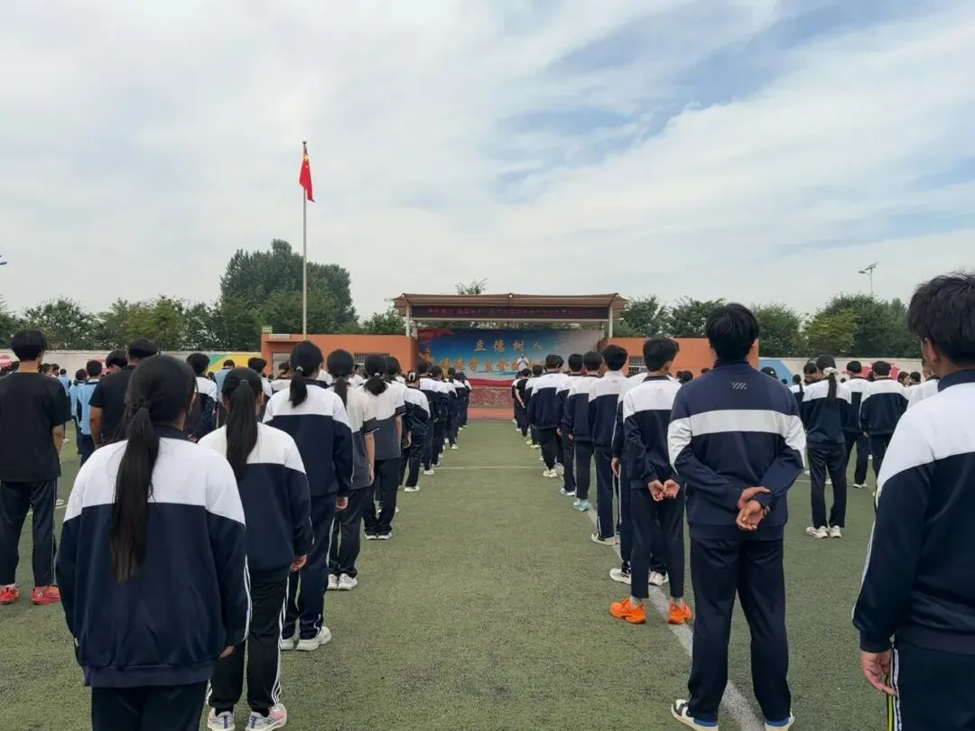 【全环境立德树人】决胜中考,不负韶华 | 临沂八湖中学中考励志升旗仪式-第18张图片-四季读书网 【全环境立德树人】决胜中考,不负韶华 | 临沂八湖中学中考励志升旗仪式-第18张图片-四季读书网