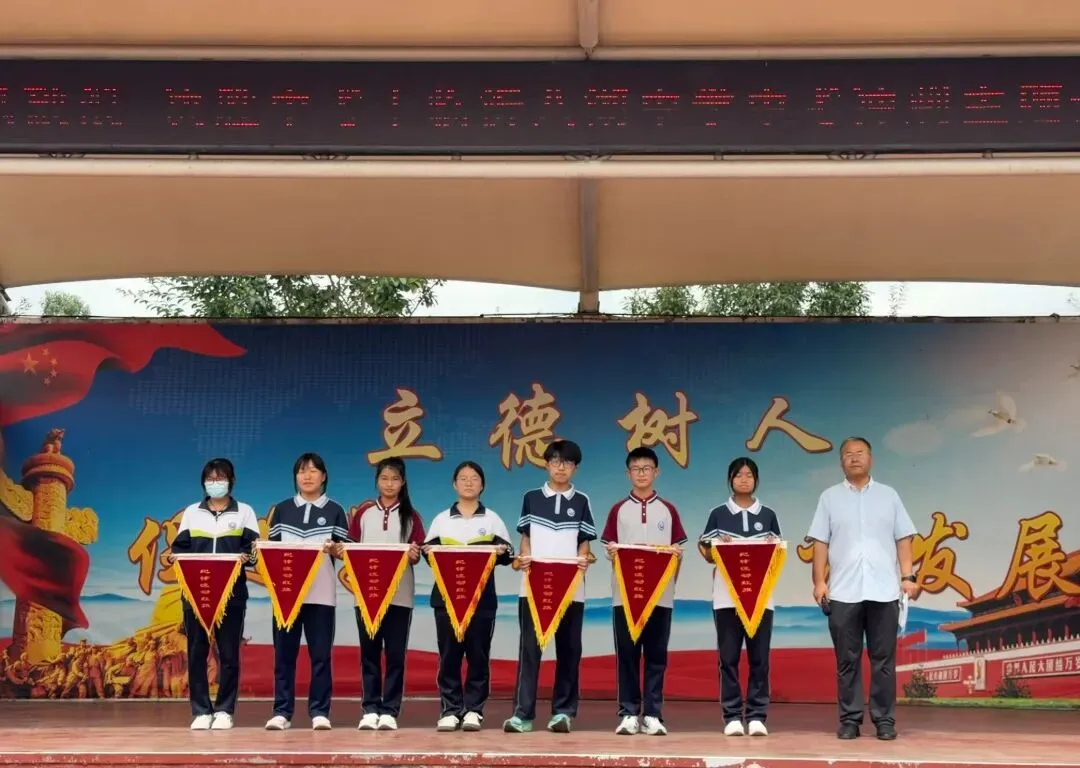 【全环境立德树人】决胜中考,不负韶华 | 临沂八湖中学中考励志升旗仪式-第33张图片-四季读书网 【全环境立德树人】决胜中考,不负韶华 | 临沂八湖中学中考励志升旗仪式-第33张图片-四季读书网