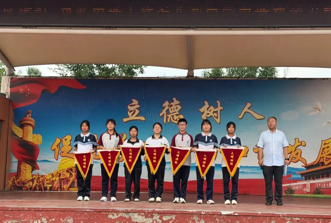 【全环境立德树人】决胜中考,不负韶华 | 临沂八湖中学中考励志升旗仪式-第34张图片-四季读书网 【全环境立德树人】决胜中考,不负韶华 | 临沂八湖中学中考励志升旗仪式-第34张图片-四季读书网