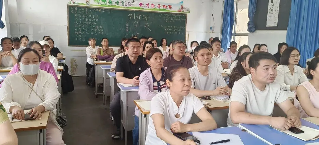家校同心聚力 护航中考冲刺——商丘市第七中学召开九年级中考专题家长会-第3张图片-四季读书网 家校同心聚力 护航中考冲刺——商丘市第七中学召开九年级中考专题家长会-第3张图片-四季读书网