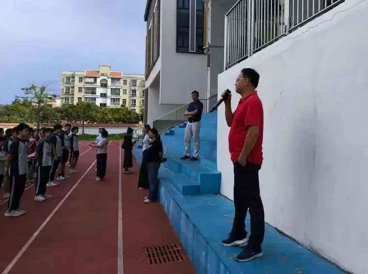 【中学驻校】“轻装上阵,笑迎中考”——初三级大型团康减压活动圆满举行-第4张图片-四季读书网 【中学驻校】“轻装上阵,笑迎中考”——初三级大型团康减压活动圆满举行-第4张图片-四季读书网