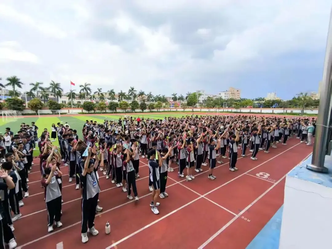 【中学驻校】“轻装上阵,笑迎中考”——初三级大型团康减压活动圆满举行-第6张图片-四季读书网 【中学驻校】“轻装上阵,笑迎中考”——初三级大型团康减压活动圆满举行-第6张图片-四季读书网
