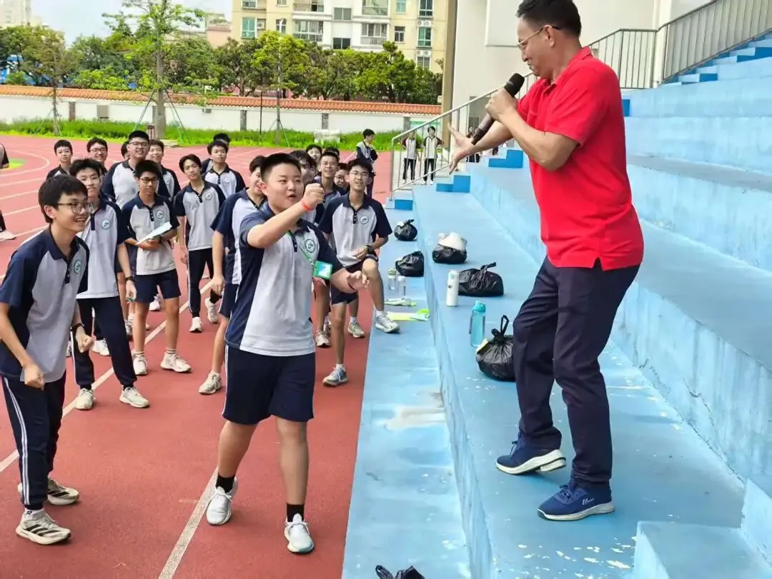【中学驻校】“轻装上阵,笑迎中考”——初三级大型团康减压活动圆满举行-第13张图片-四季读书网 【中学驻校】“轻装上阵,笑迎中考”——初三级大型团康减压活动圆满举行-第13张图片-四季读书网