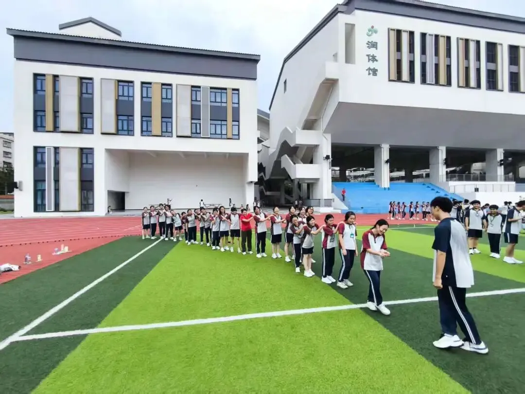 【中学驻校】“轻装上阵,笑迎中考”——初三级大型团康减压活动圆满举行-第14张图片-四季读书网 【中学驻校】“轻装上阵,笑迎中考”——初三级大型团康减压活动圆满举行-第14张图片-四季读书网