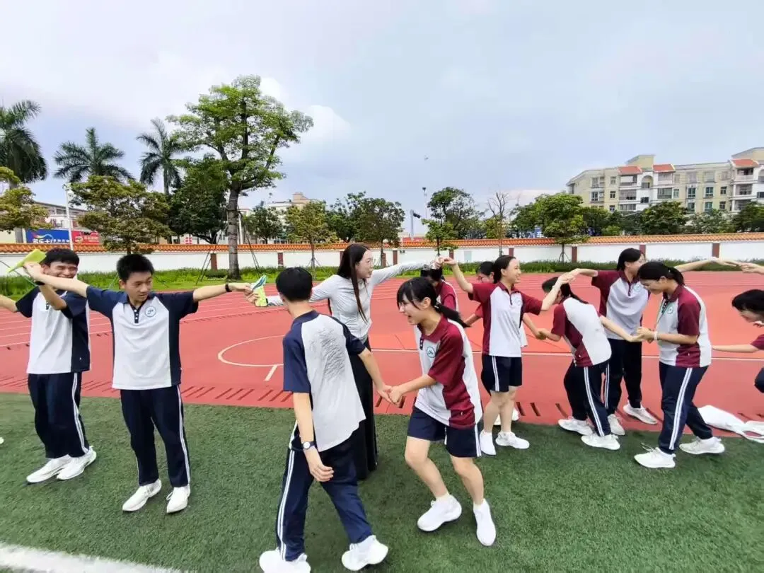 【中学驻校】“轻装上阵,笑迎中考”——初三级大型团康减压活动圆满举行-第20张图片-四季读书网 【中学驻校】“轻装上阵,笑迎中考”——初三级大型团康减压活动圆满举行-第20张图片-四季读书网