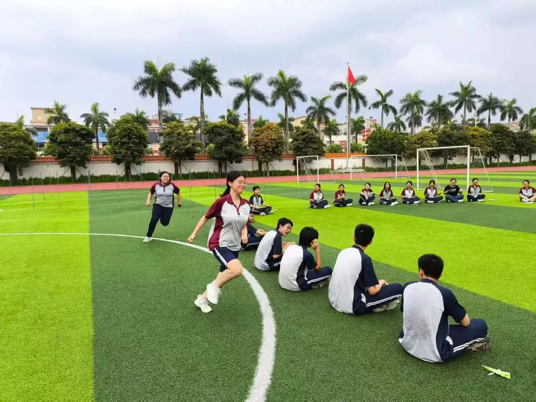 【中学驻校】“轻装上阵,笑迎中考”——初三级大型团康减压活动圆满举行-第22张图片-四季读书网 【中学驻校】“轻装上阵,笑迎中考”——初三级大型团康减压活动圆满举行-第22张图片-四季读书网