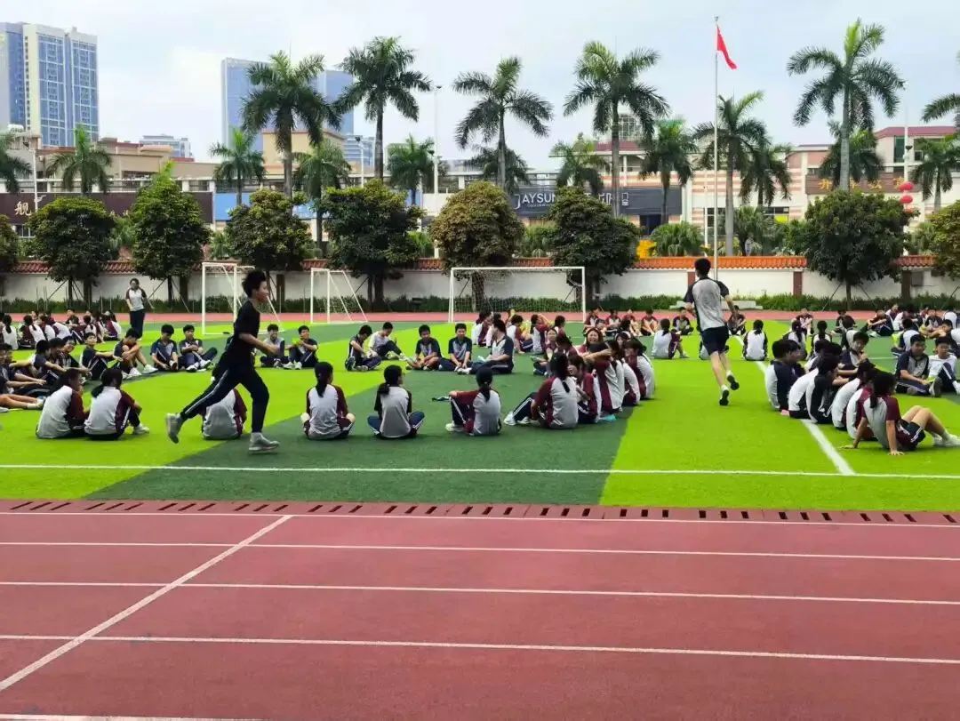 【中学驻校】“轻装上阵,笑迎中考”——初三级大型团康减压活动圆满举行-第23张图片-四季读书网 【中学驻校】“轻装上阵,笑迎中考”——初三级大型团康减压活动圆满举行-第23张图片-四季读书网