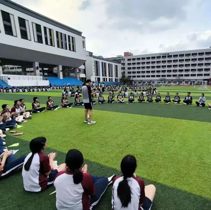 【中学驻校】“轻装上阵,笑迎中考”——初三级大型团康减压活动圆满举行-第29张图片-四季读书网 【中学驻校】“轻装上阵,笑迎中考”——初三级大型团康减压活动圆满举行-第29张图片-四季读书网