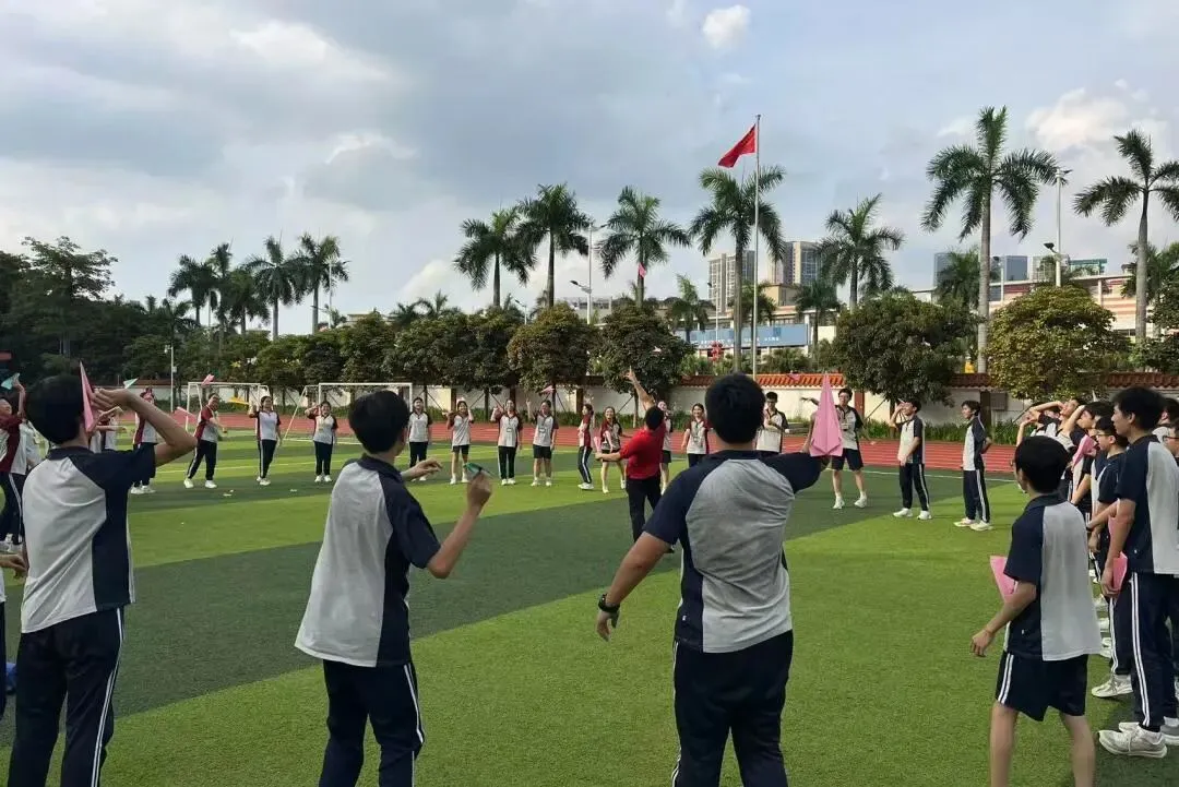 【中学驻校】“轻装上阵,笑迎中考”——初三级大型团康减压活动圆满举行-第38张图片-四季读书网 【中学驻校】“轻装上阵,笑迎中考”——初三级大型团康减压活动圆满举行-第38张图片-四季读书网