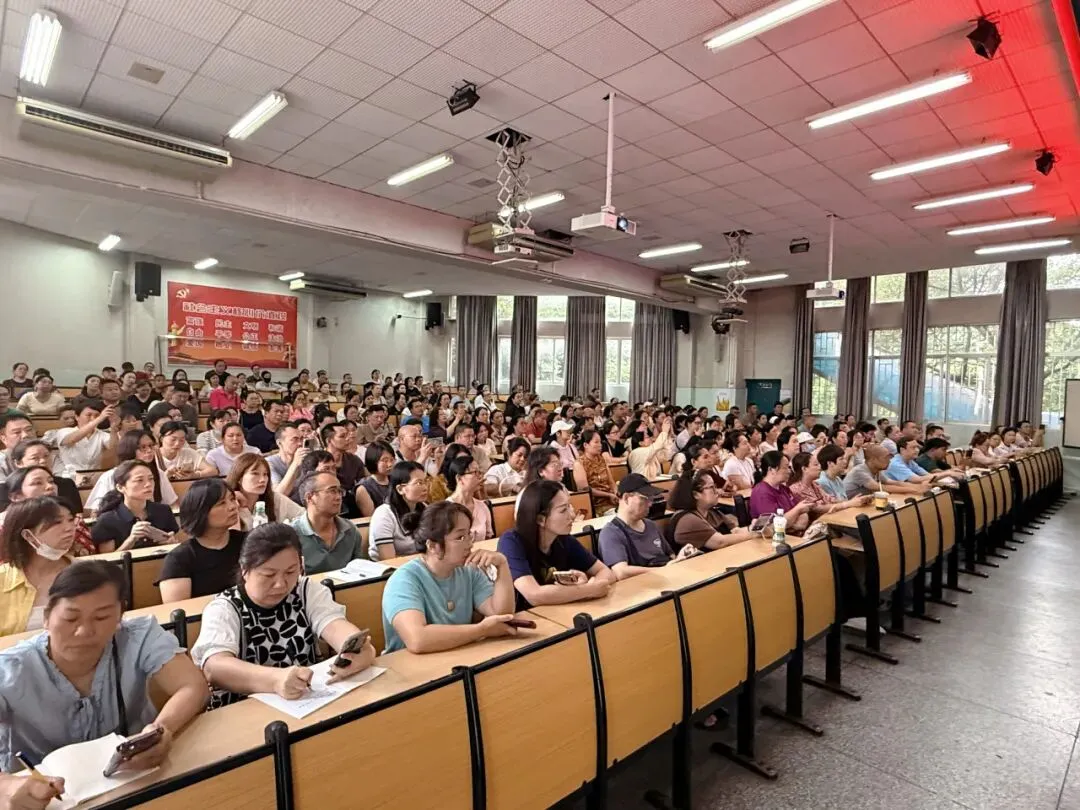 凝心聚力护中考  暖心陪伴助成长——桂林市第十三中学召开中考考前指导家长会-第12张图片-四季读书网
