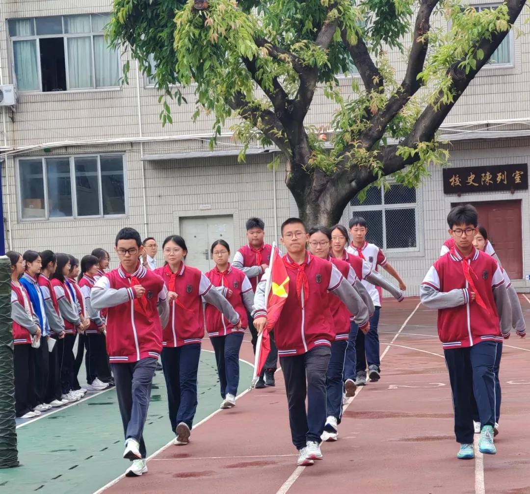 挥毫战中考 立志向未来-第4张图片-四季读书网 挥毫战中考 立志向未来-第4张图片-四季读书网