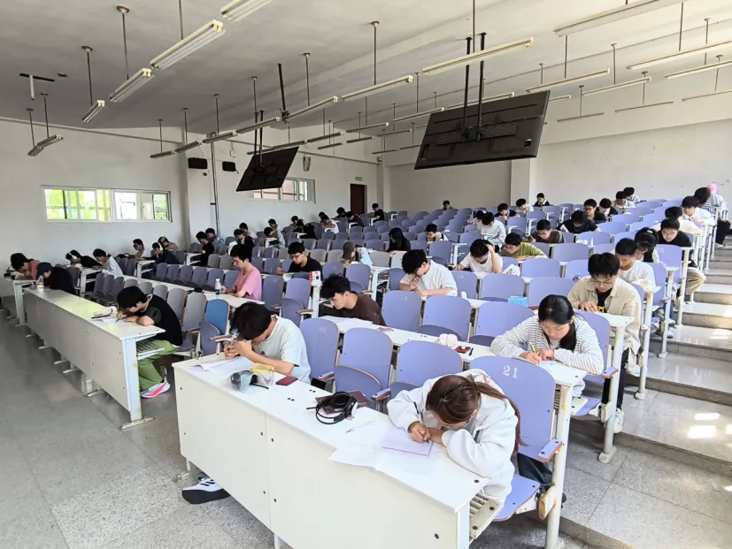 电控学院举办大学英语四级模拟考试-第4张图片-四季读书网 电控学院举办大学英语四级模拟考试-第4张图片-四季读书网