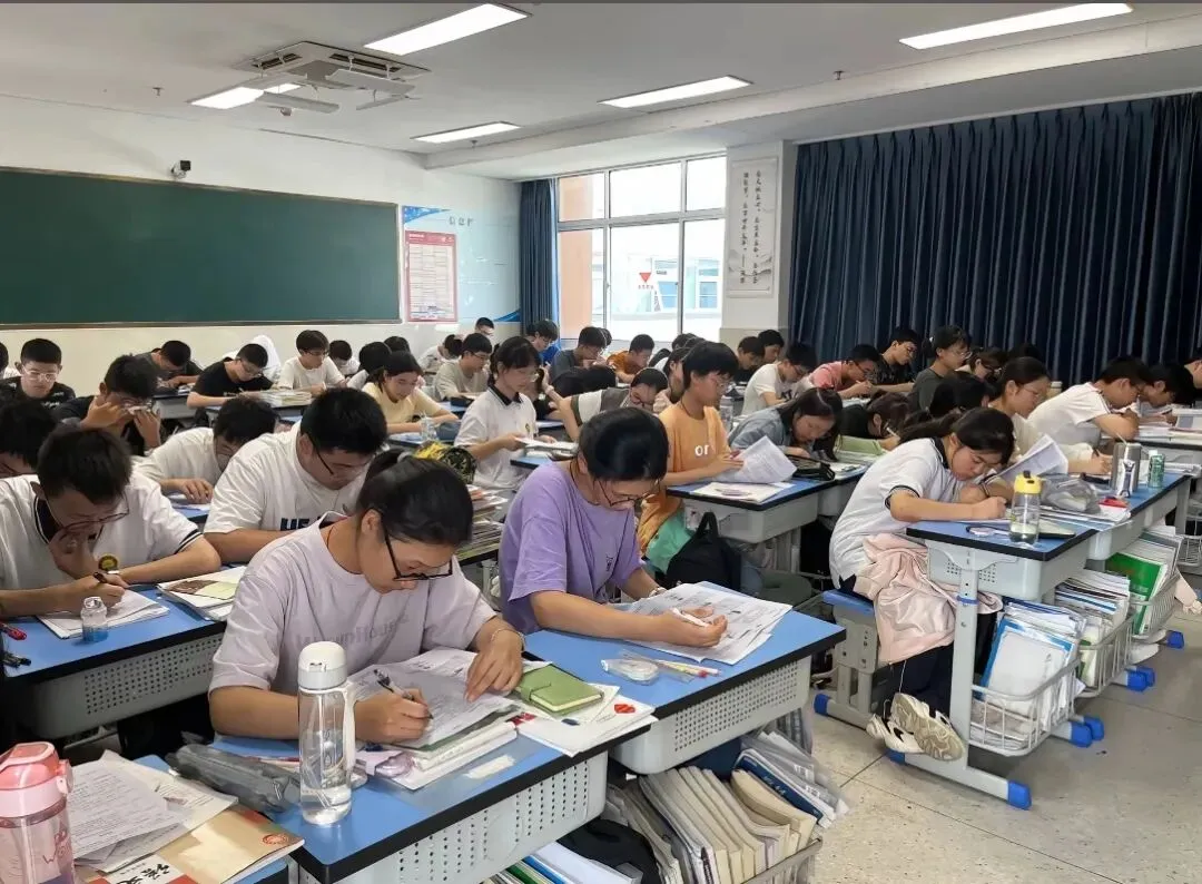 中考6月11日填志愿!今年3大“致命坑”,90%家长都踩过!-第1张图片-四季读书网 中考6月11日填志愿!今年3大“致命坑”,90%家长都踩过!-第1张图片-四季读书网