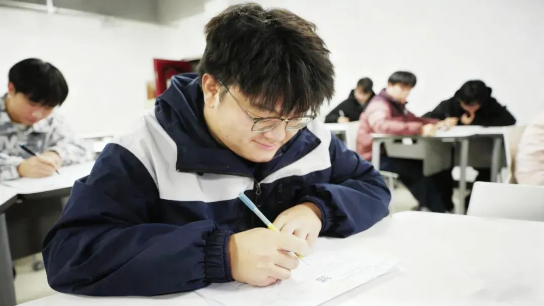 升本模考战场!模拟实战让学子上岸更有底气-第4张图片-四季读书网 升本模考战场!模拟实战让学子上岸更有底气-第4张图片-四季读书网